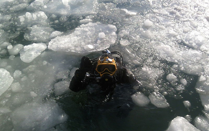 Unterwasser Eishockey