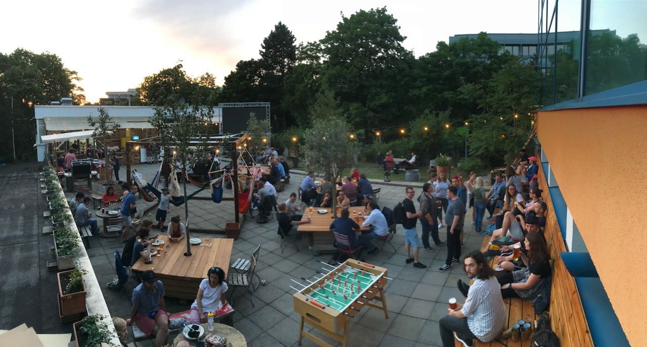 Public Viewing Hallo Emil