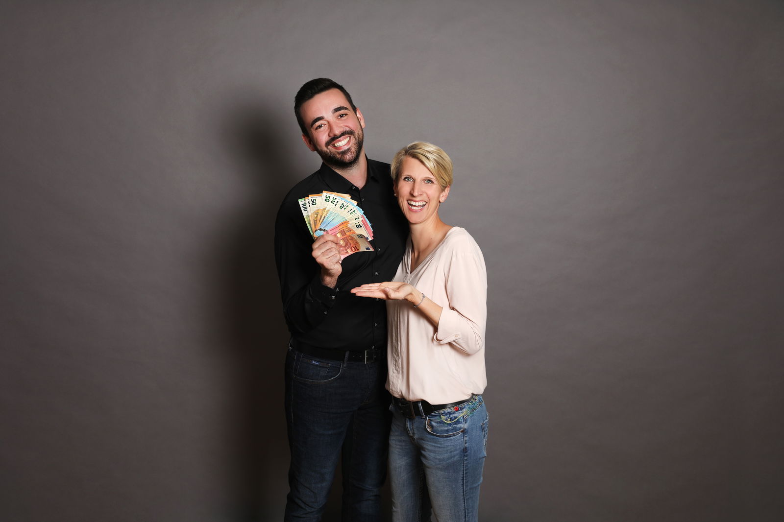 DIE NEUE 107.7 zahlt Deine Rechnung