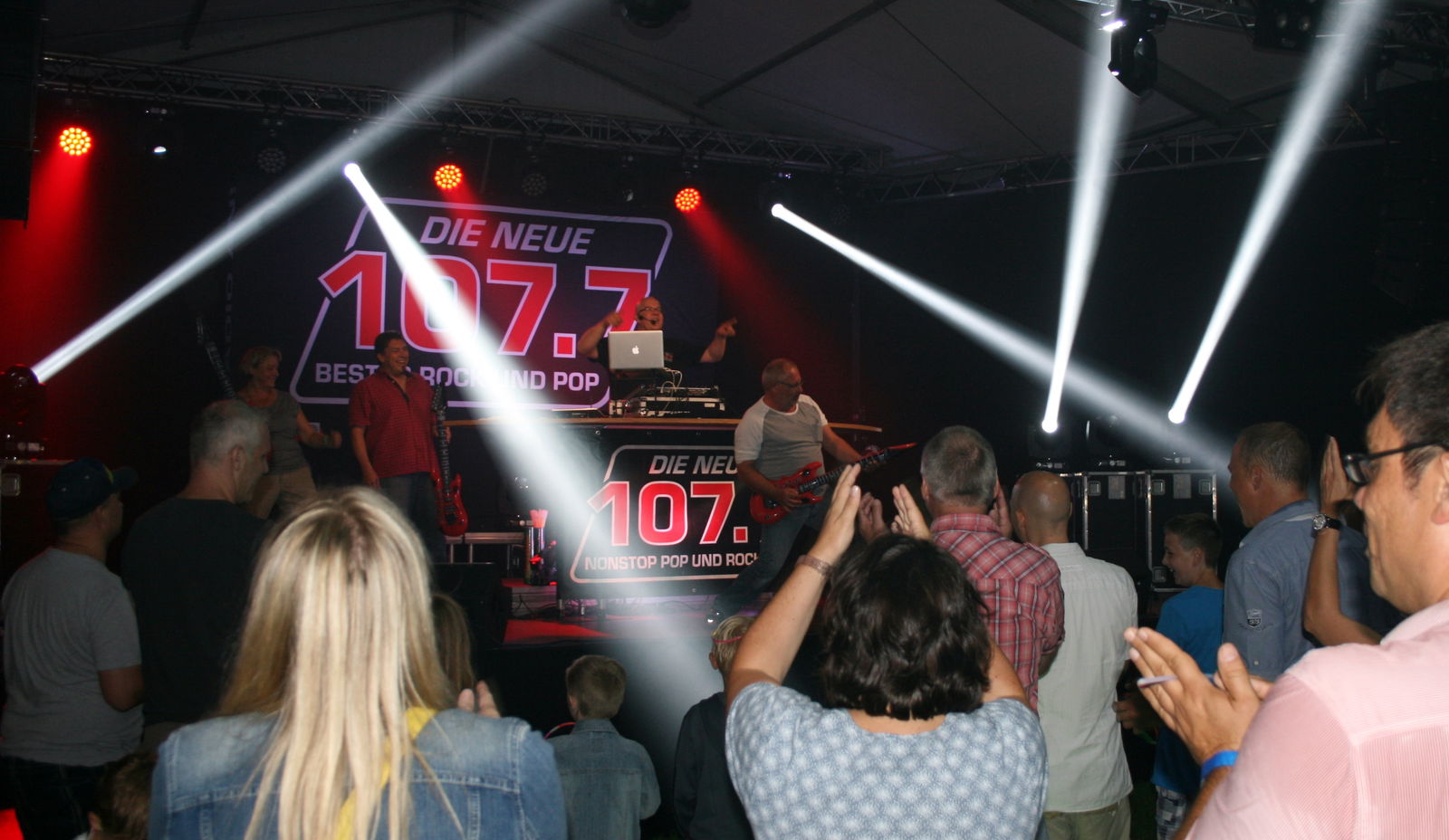 DIE NEUE 107.7 Party_1