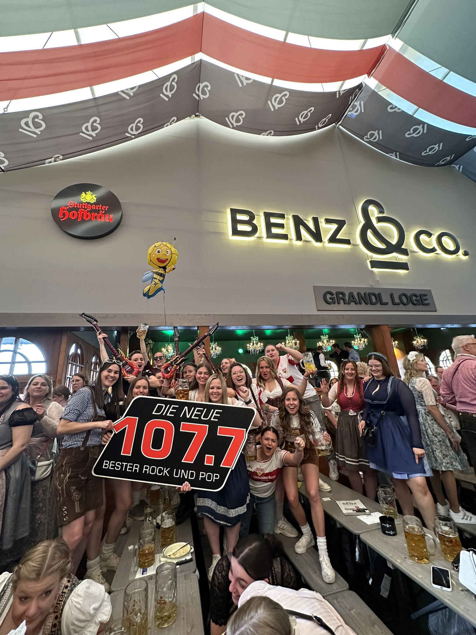 Beim Benz das Hofbräu Zelt - Vereine 06