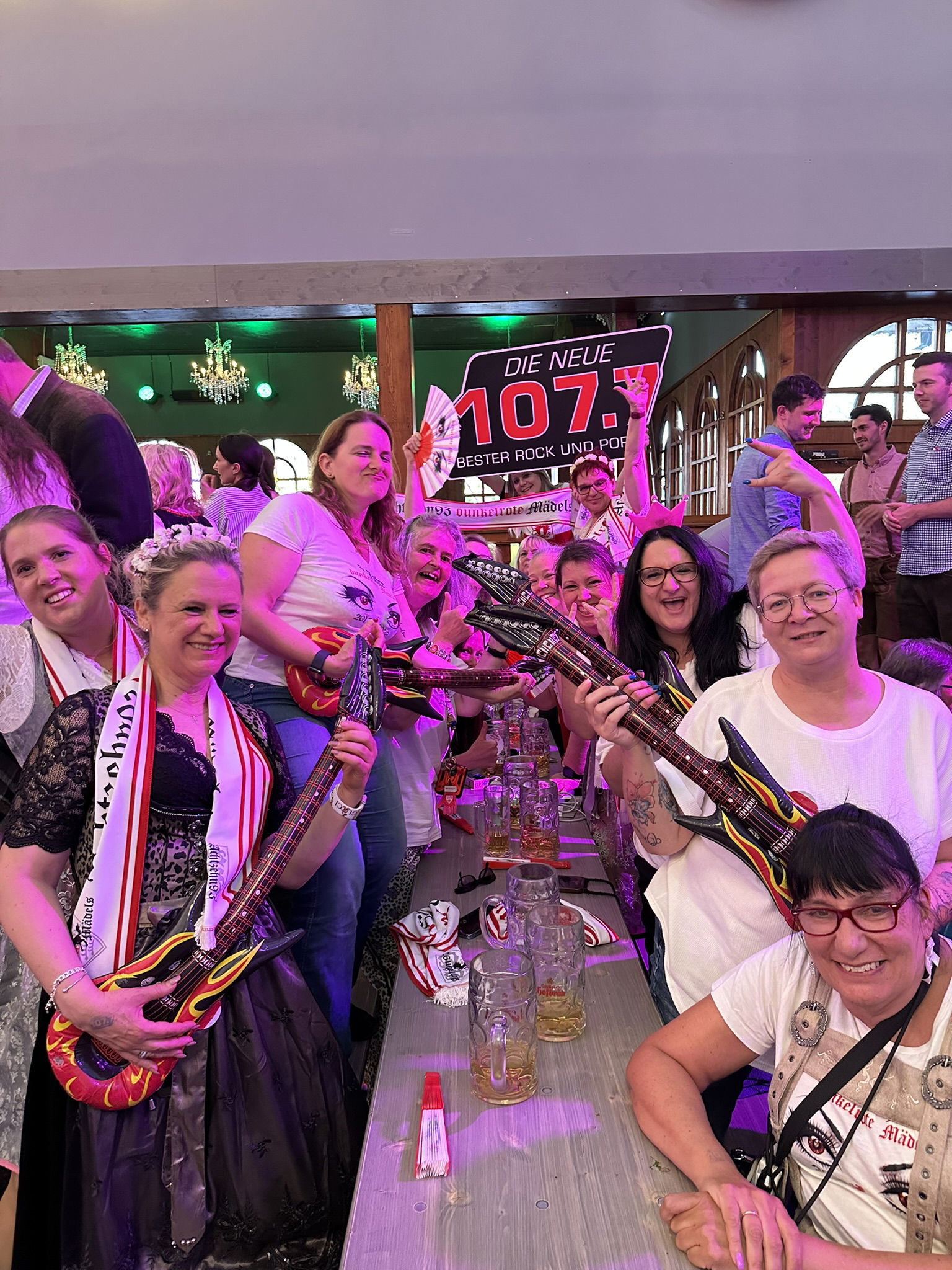 Beim Benz das Hofbräu Zelt - Vereine 04