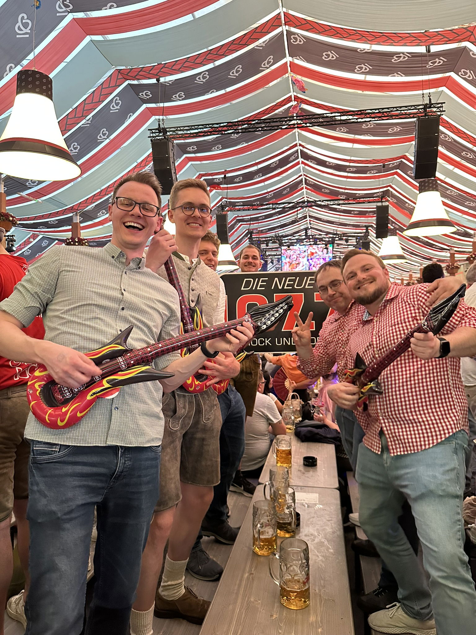 Beim Benz das Hofbräu Zelt - Vereine 02