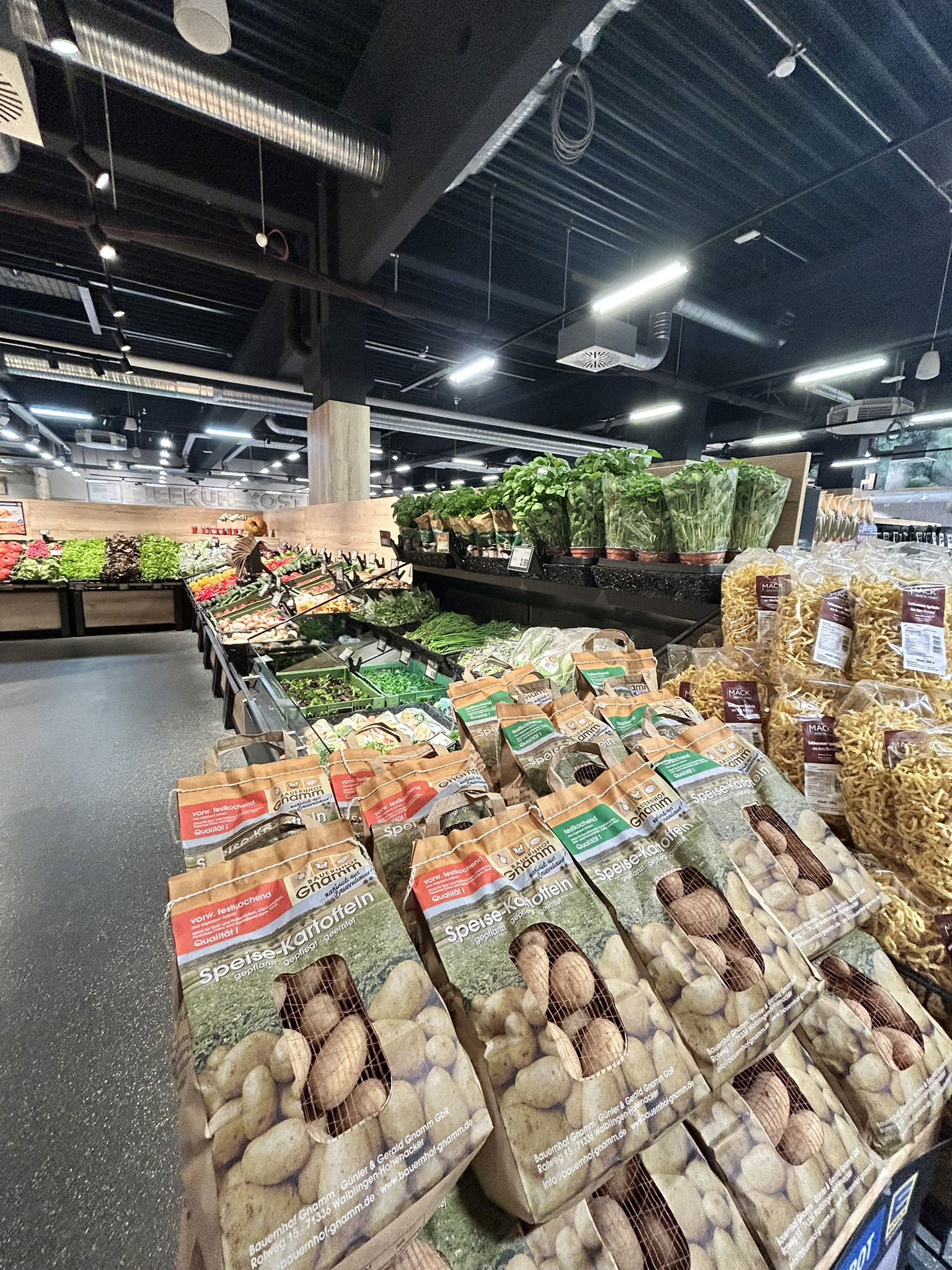 EDEKA CAPURSO Gemüseabteilung