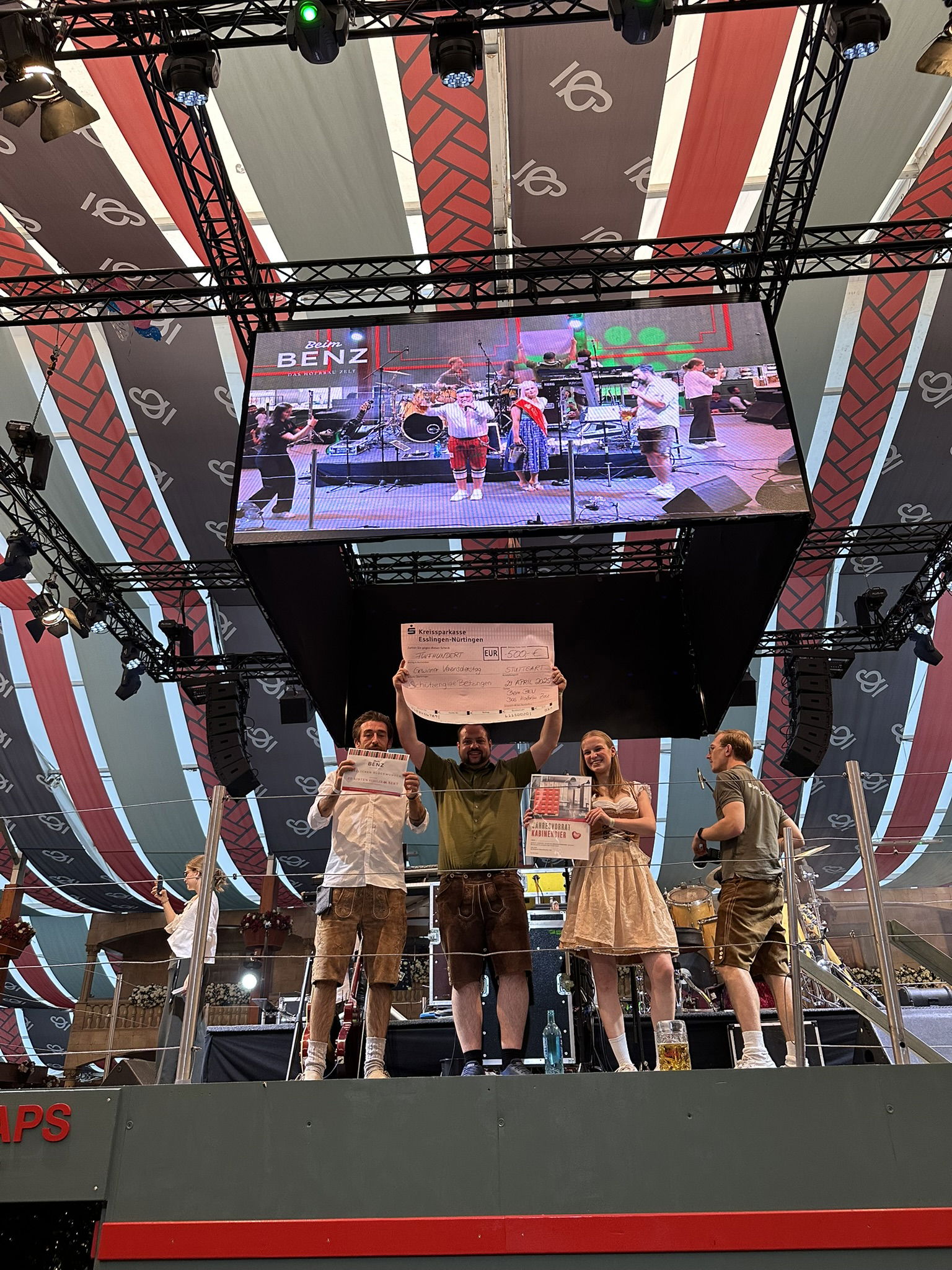 Gewinner auf der Bühne Beim Benz