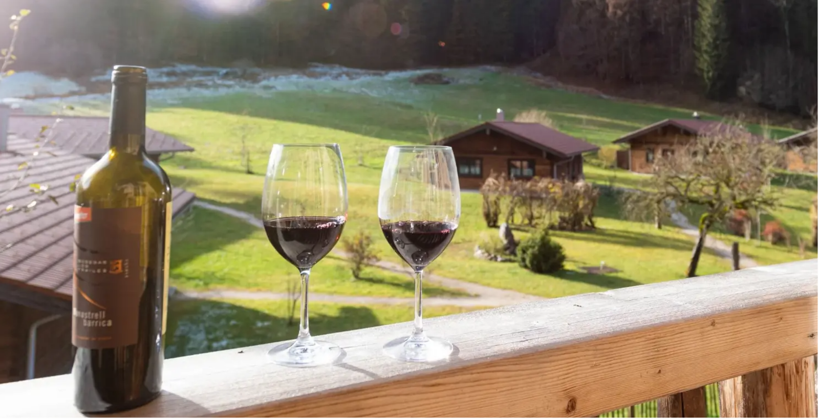 Wein vor Aplenhintergrund