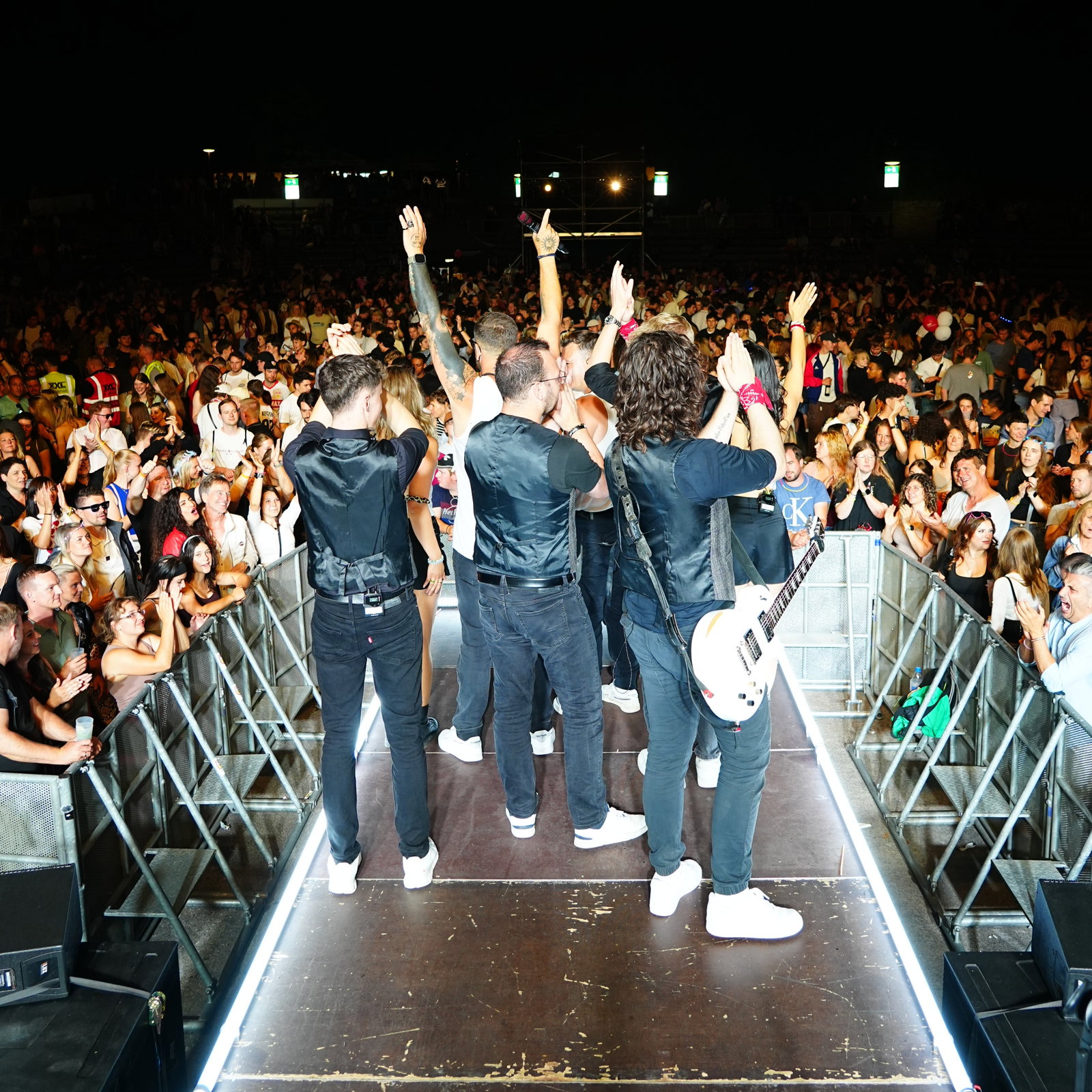Party Band vor Crowd 