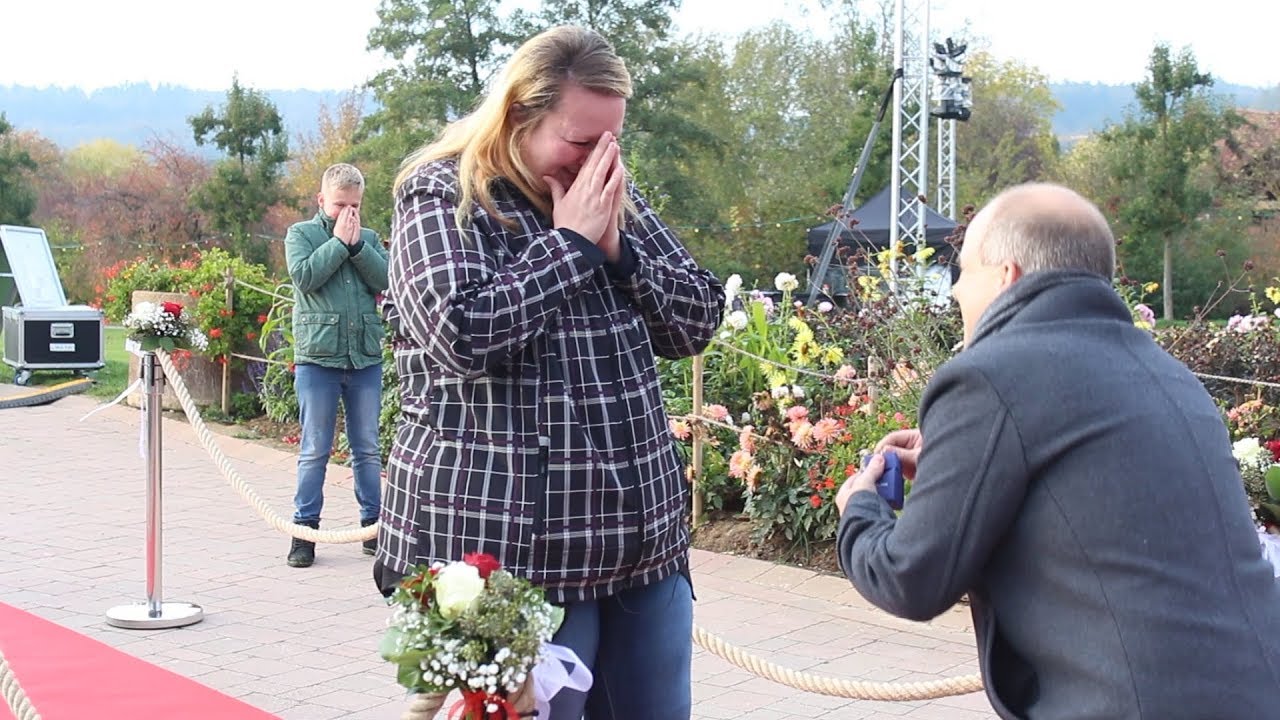 DIE NEUE 107.7 zahlt Deine Rechnung - Heiratsantrag von Frank und Edina